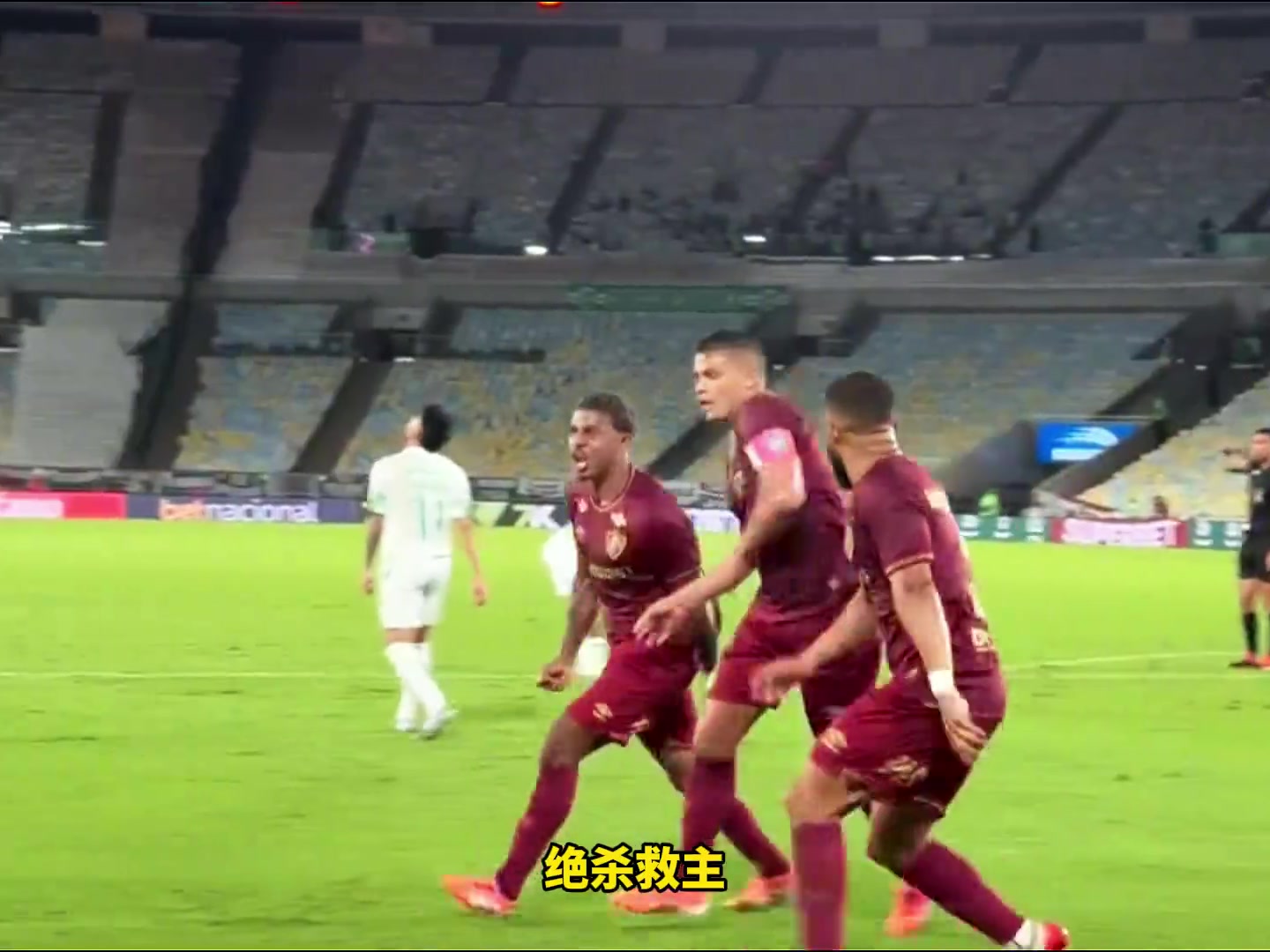 高難度動(dòng)作41歲弟媳凌空側(cè)鉤絕殺救主