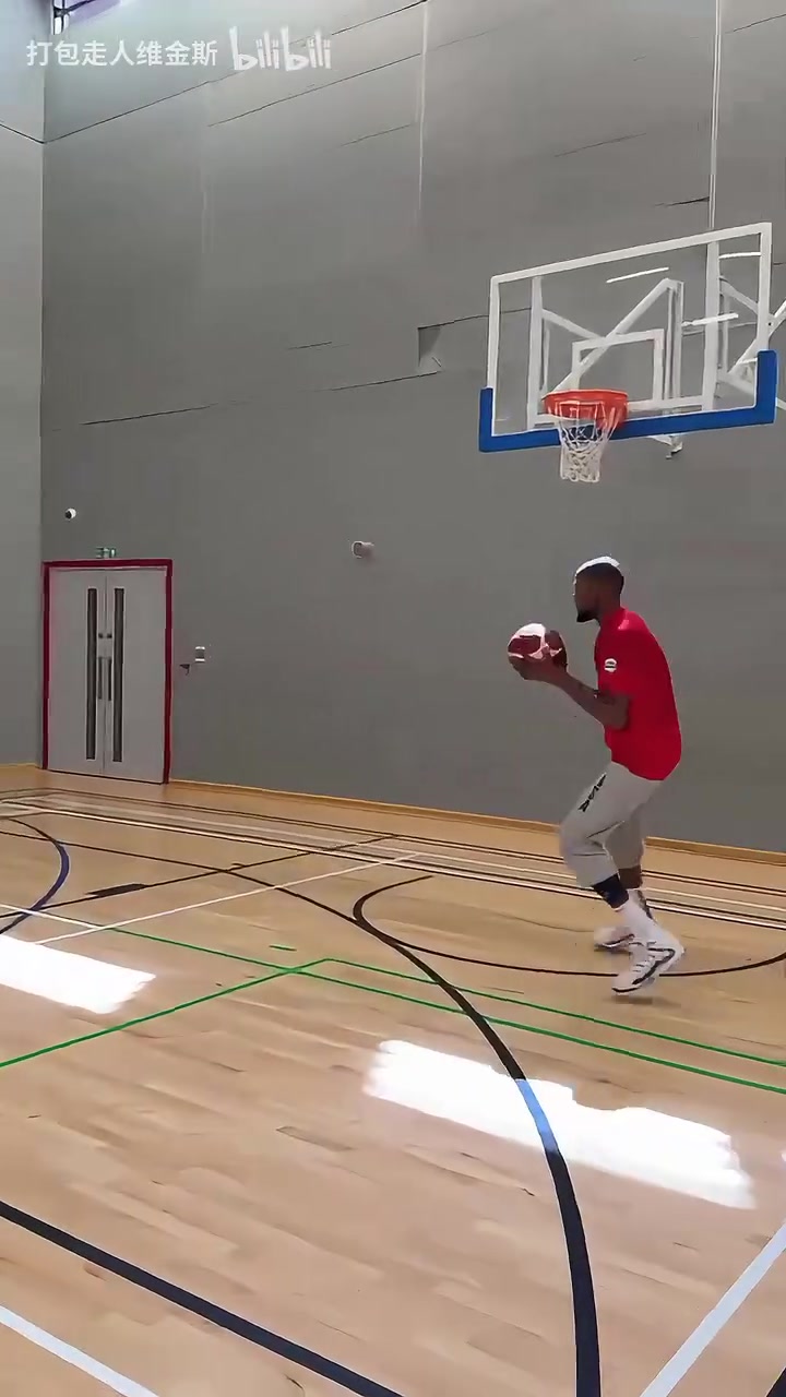 偶像與迷弟美國男籃時期KD和華子的投射訓練甚至速率差不多