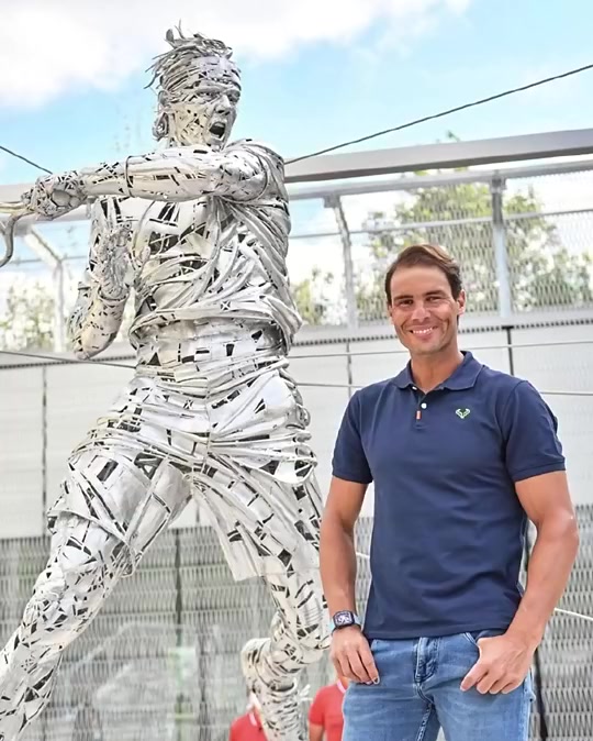 人比人氣死人網(wǎng)友曬視頻對比韋德與法網(wǎng)納達爾的雕像