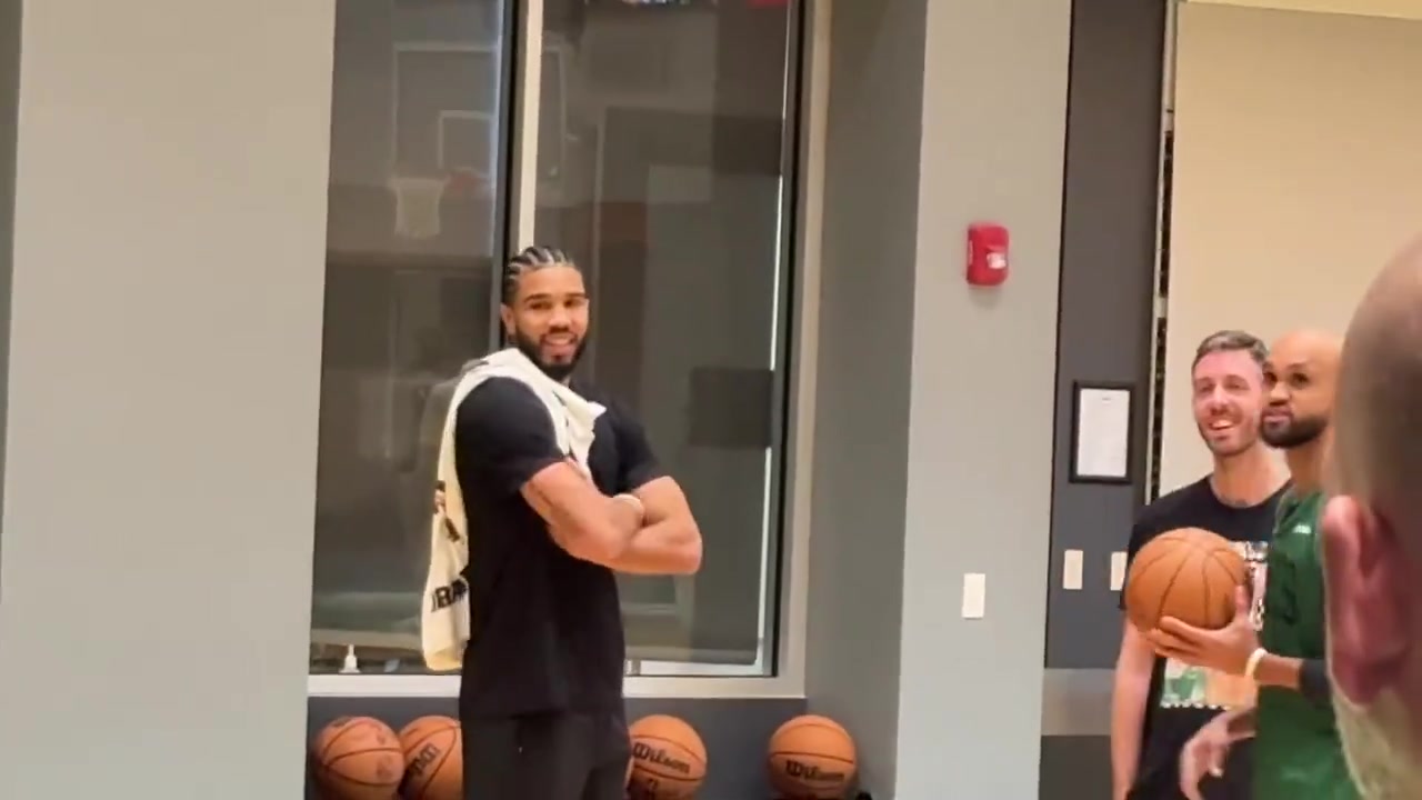 跟腱撕裂的塔圖姆天天跟著隊友一起訓練手很癢啊