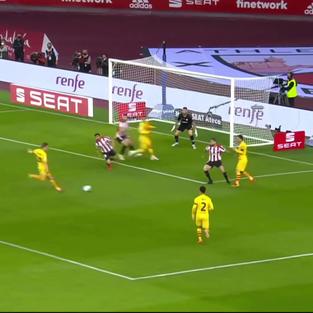 網(wǎng)友這是梅西在巴薩的最后一冠也是那個(gè)時(shí)代為數(shù)不多的曙光